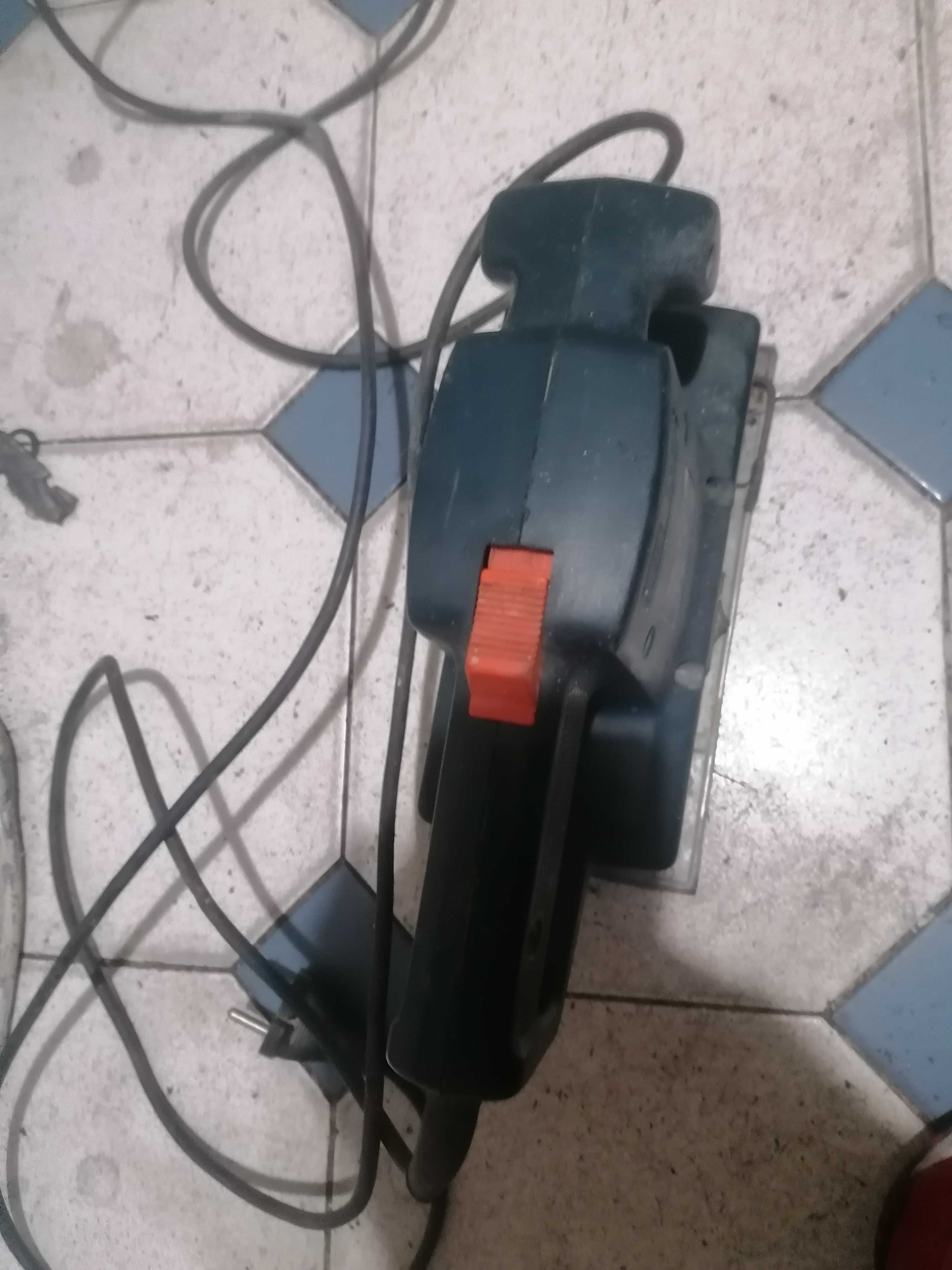 Lixadora vibratória Black  and Decker kA 273