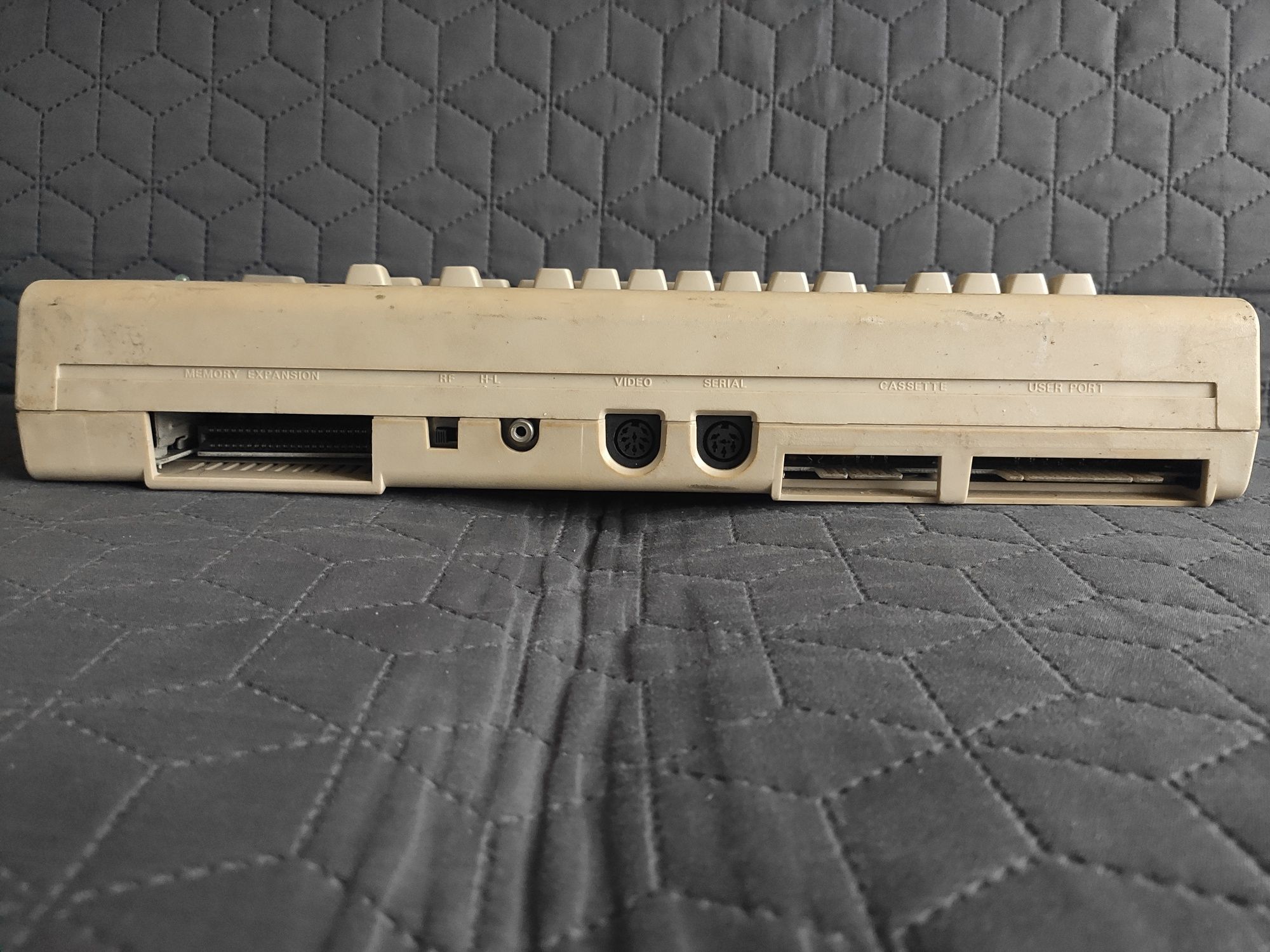 2x  Commodore 64