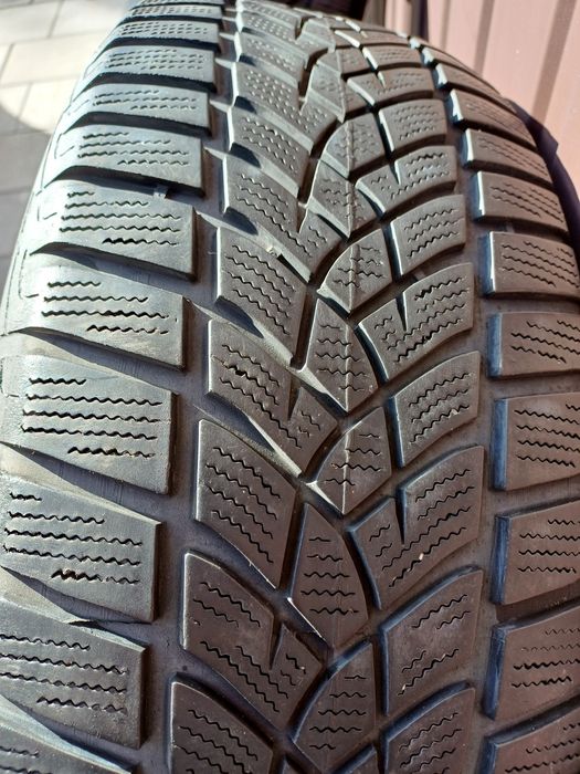 Opony zimowe Goodyear Ultragrip 215/65/16