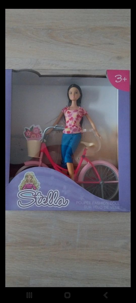 Lalka Stella na rowerze