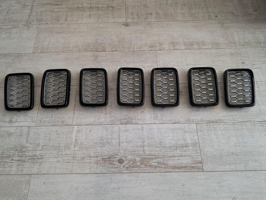 Jeep grand cherokee wk2 2017-21 решітка гриль із чорними кільцями