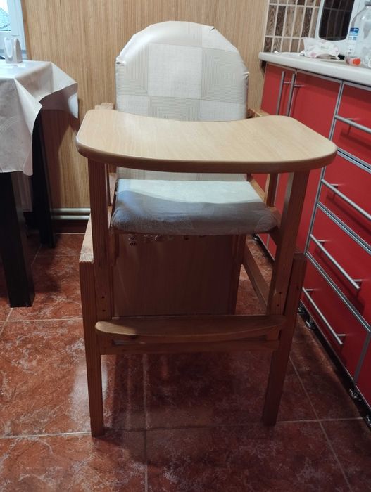 Стільчик для годування