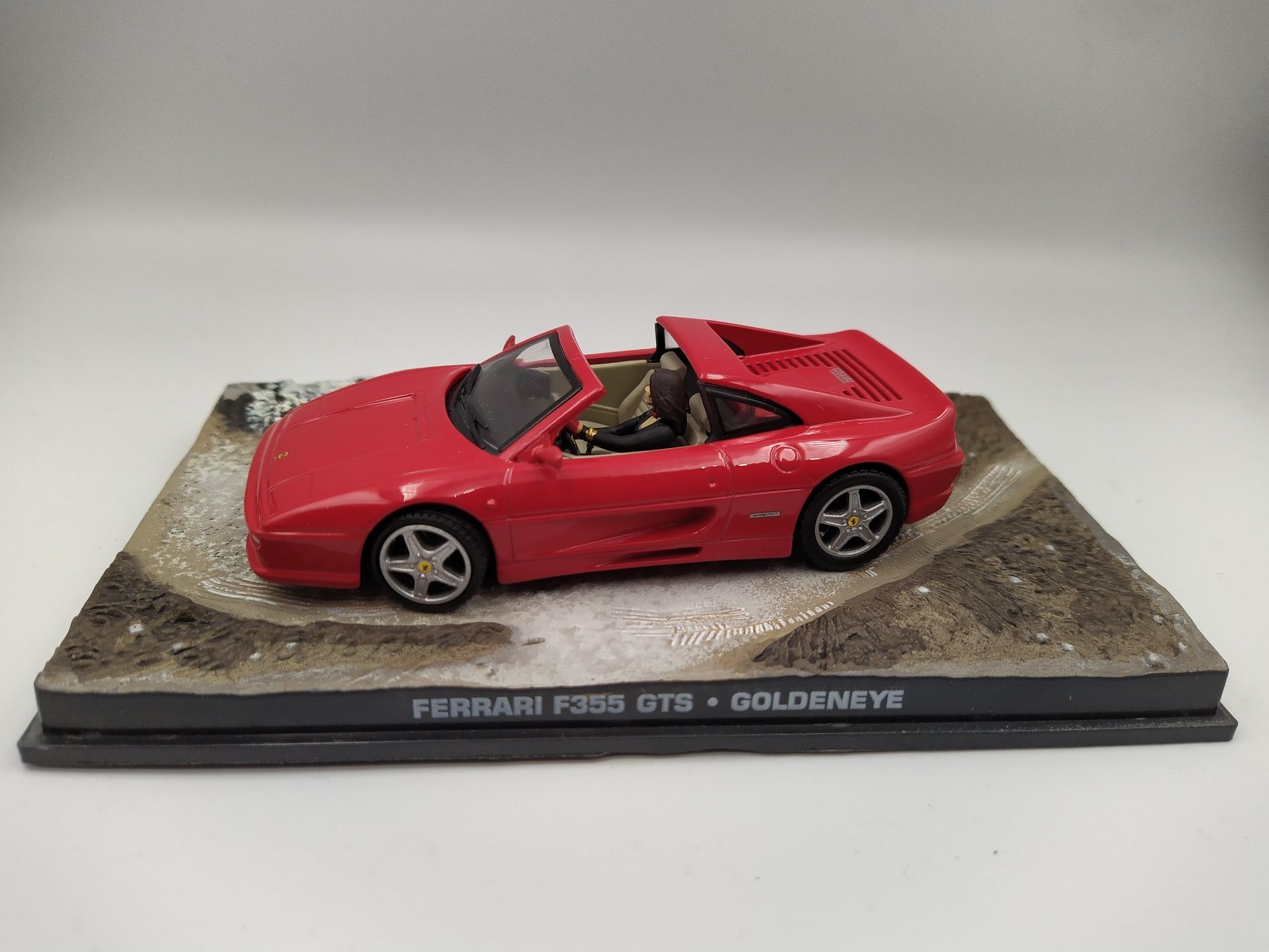 Ferrari F355 GTS Goldeneye James Bond Eaglemoss 1:43