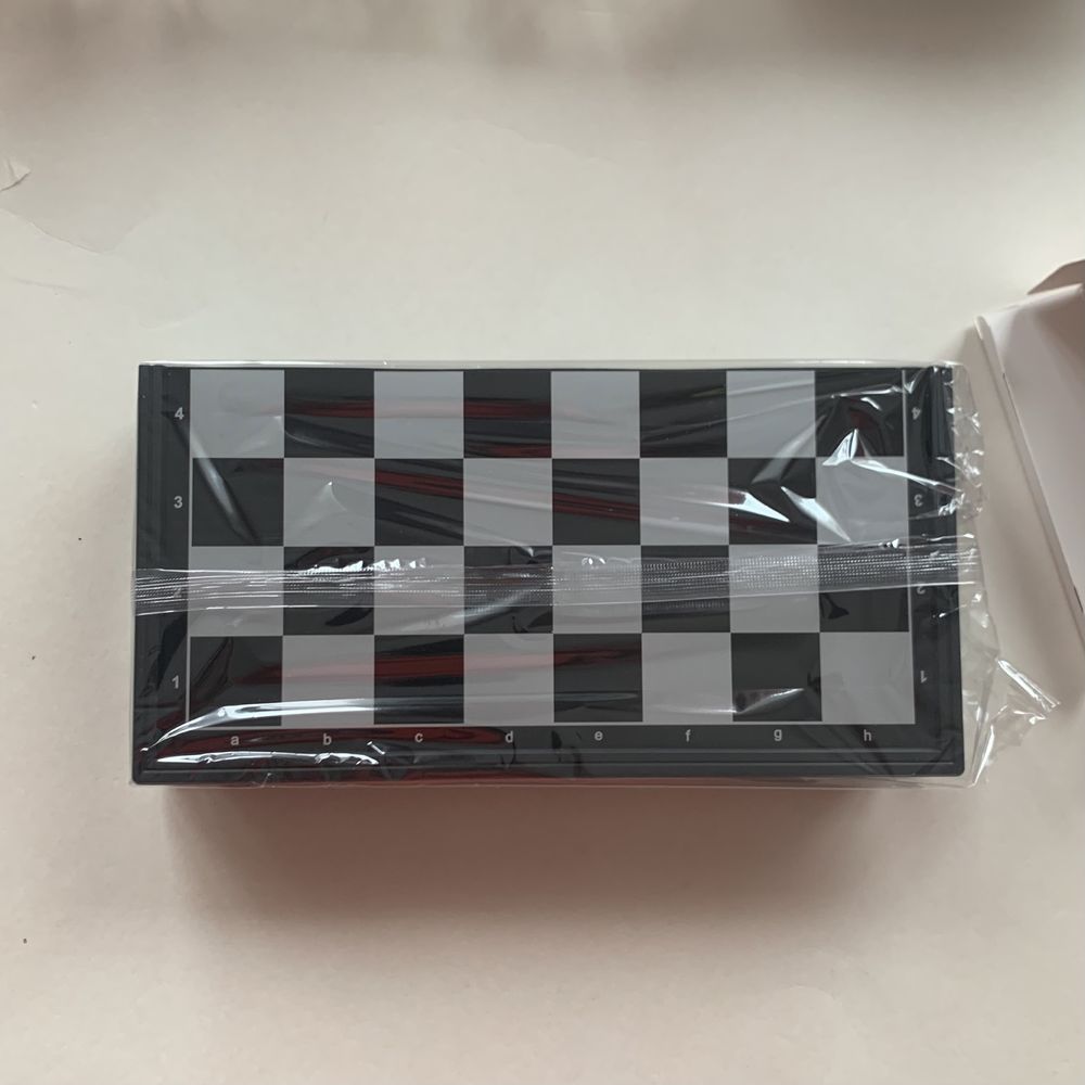 Магнитные дорожные шахматы, доска 25X25 см в красивой упаковке