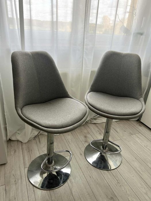 Hokery, krzesła barowe.