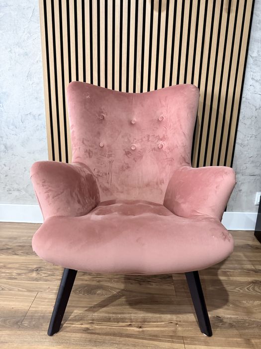 Fotel uszak w stylu skandynawskim