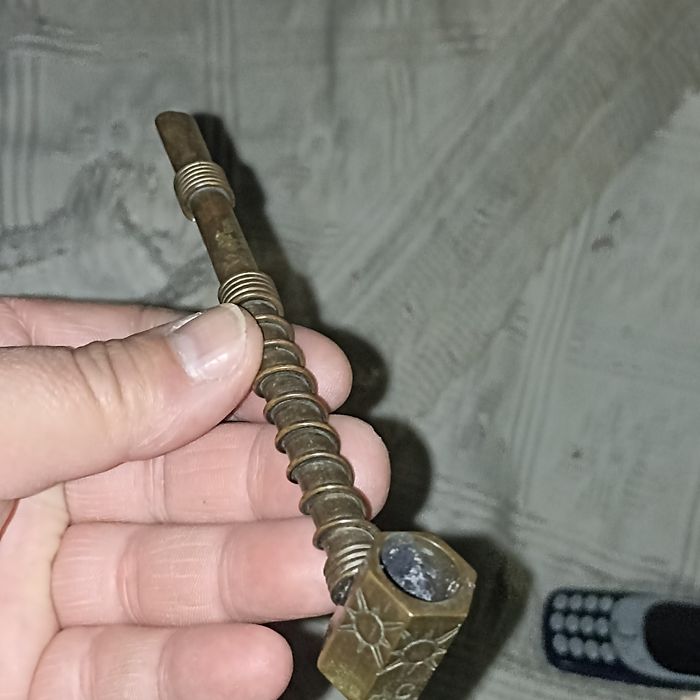 Peça forma de Charuto todo em Metal para colecção