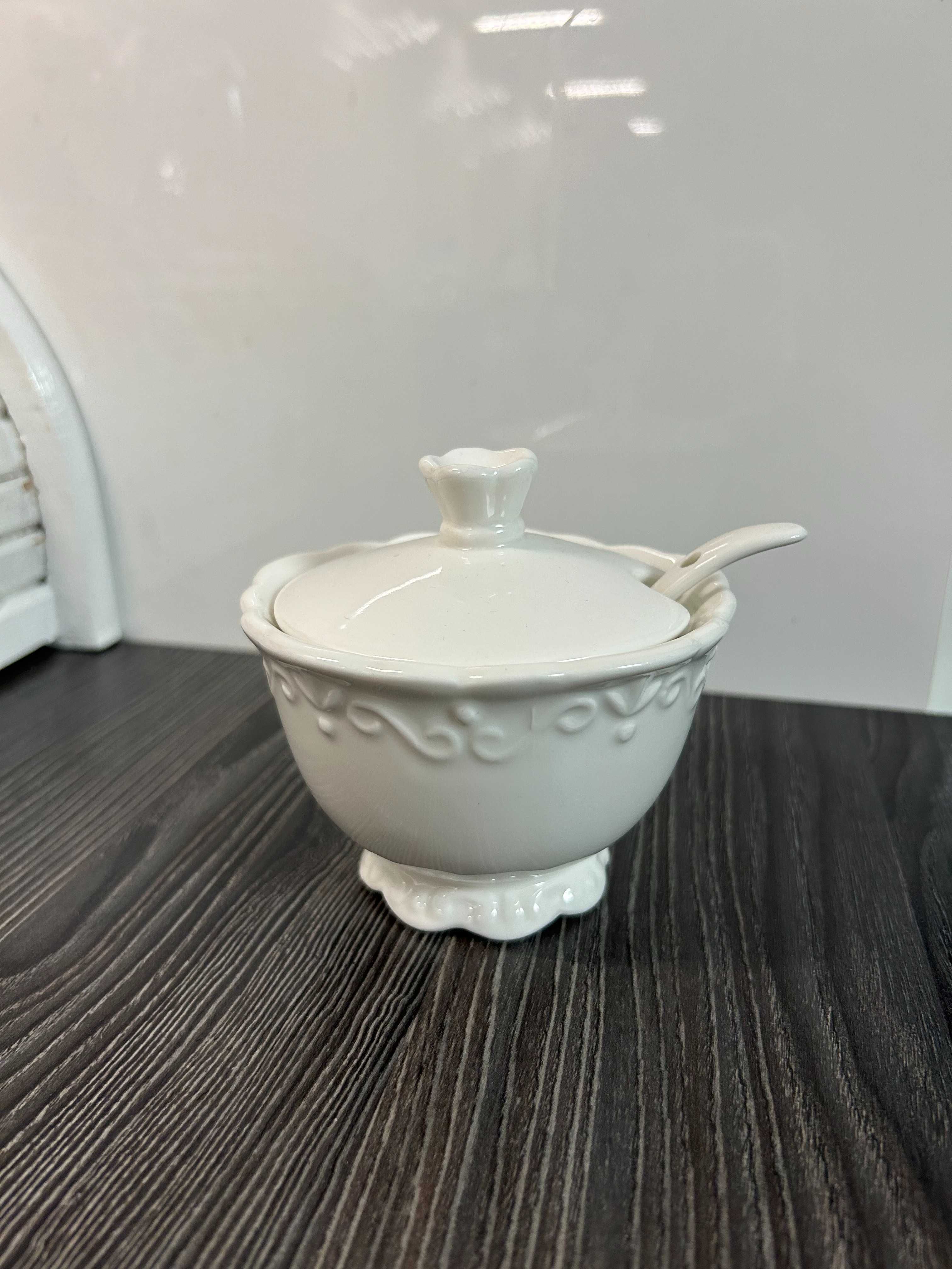 Nowa Cukiernica z łyżeczką porcelana biała styl dworkowy Shabby