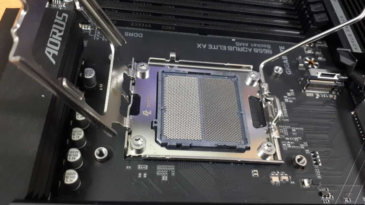 Материнська плата Gigabyte B650 Aorus Elite AX