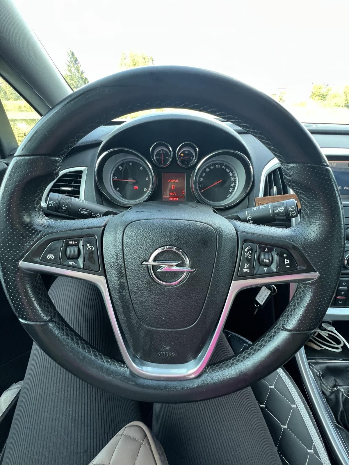Продам машину Opel Astra j