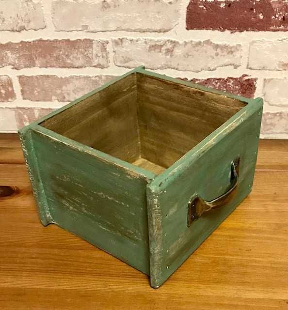Skrzyneczka, szufladka drewniana z uchwytami retro