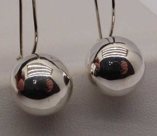 Srebrne wiszące kolczyki kulki 1,31 cm.