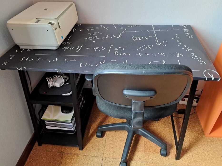 Secretária e cadeira de escritório