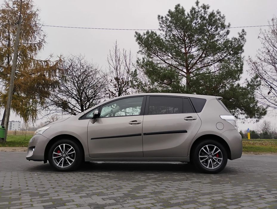 Toyota Verso 2015r, 1.8 Benzyna 147KM. Przebieg 111550km. Panorama. Kamera.