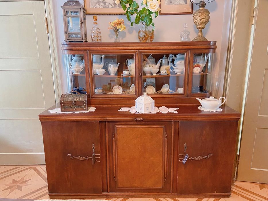 Stylowy kredens komoda z nadstawką wysuwany blat z marmurem