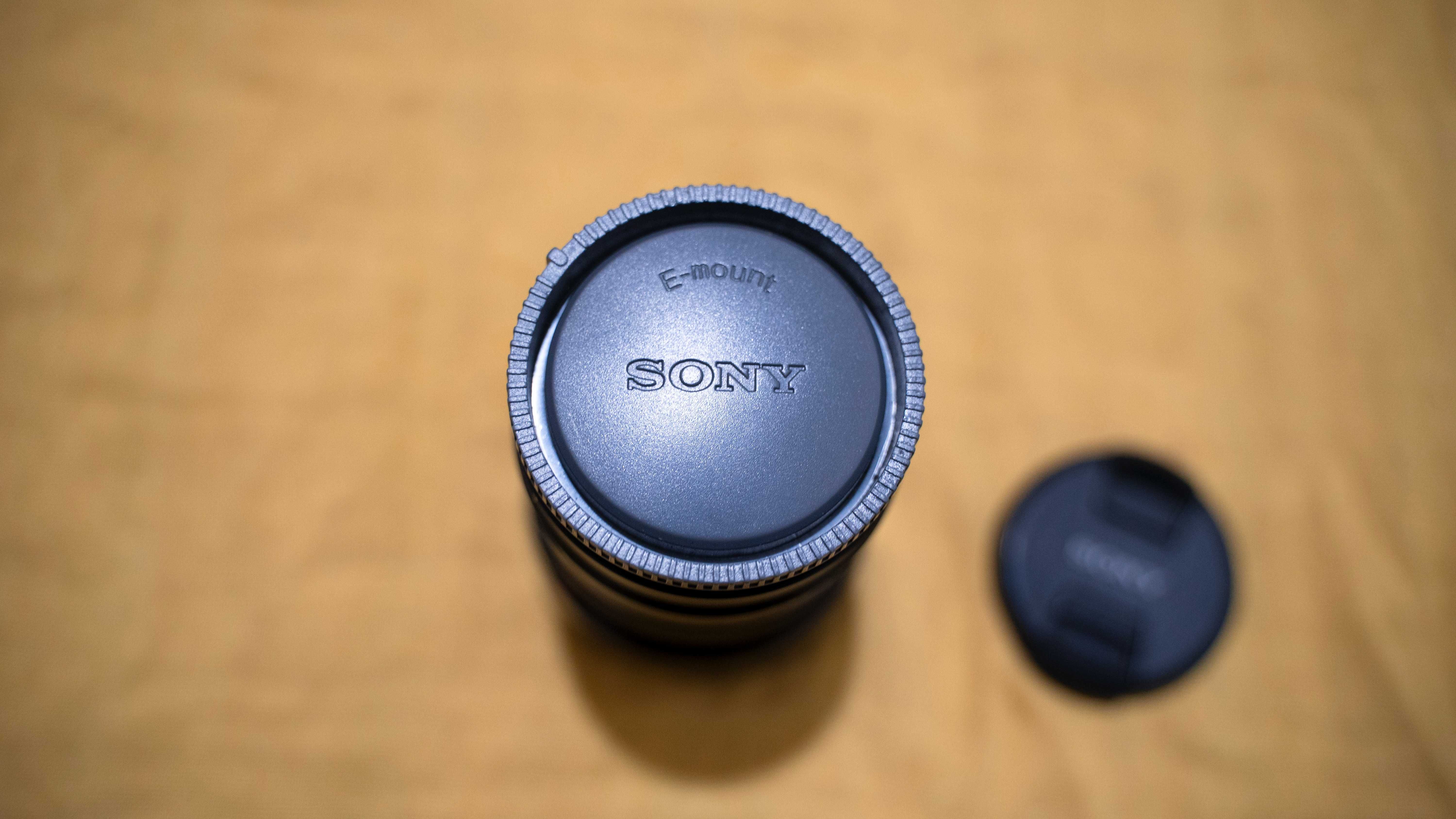 Objectiva Sony FE 35mm f/1.8 - E-Mount Full Frame - Como nova!