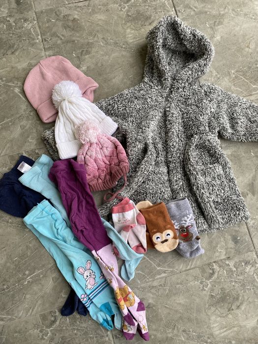 Безкоштовно віддам дитячий одяг на дівчинку 74-80 9-12 місяців