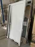 Porta de entranda em aluminio (branco) em estado "nova".