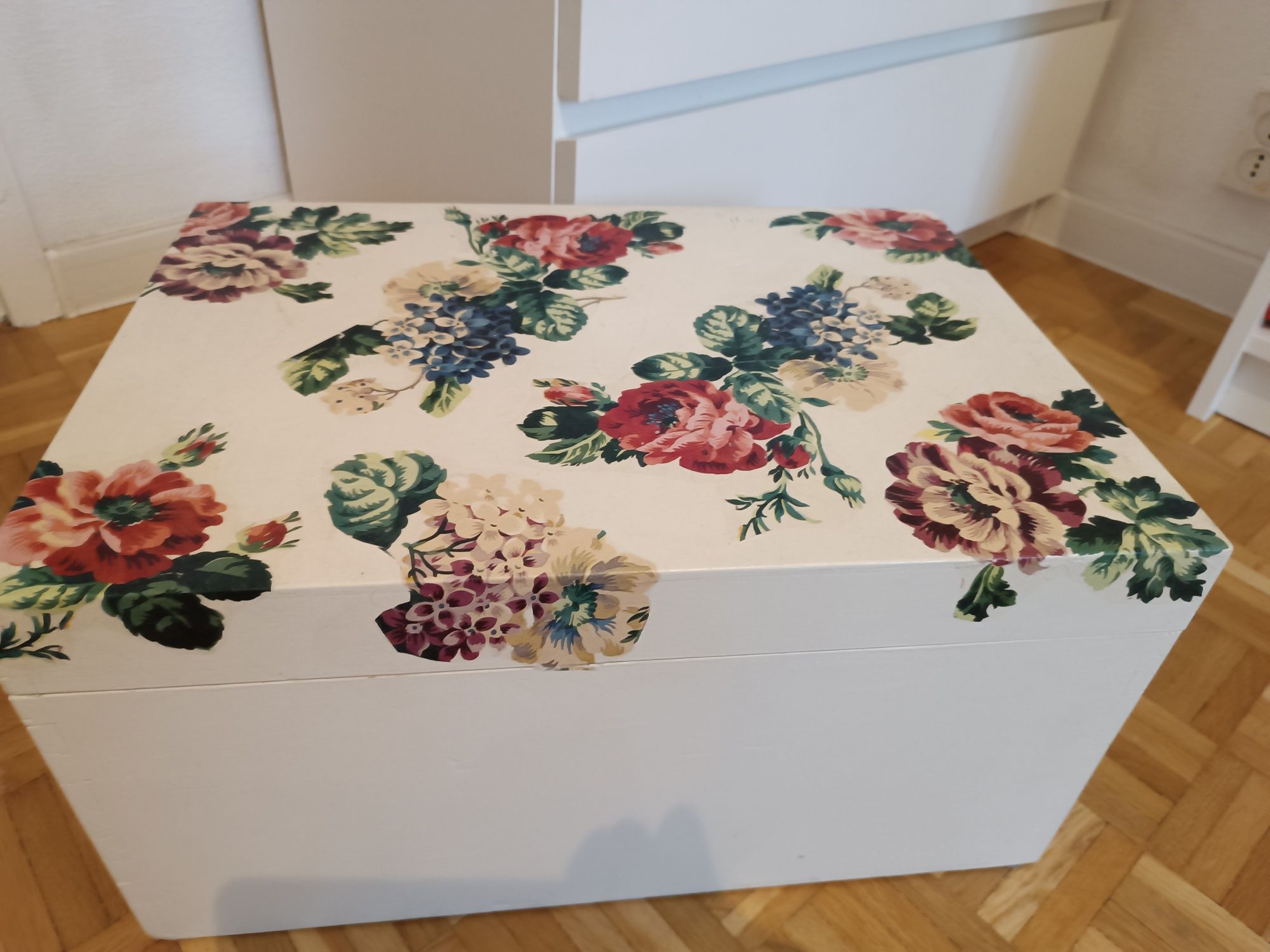 Skrzynia  kufer do przechowywania vintage decoupage