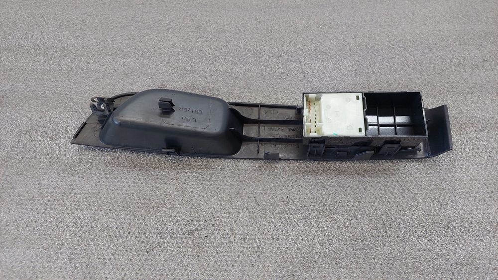 Comando / botão / interruptor vidros frente esquerdo NISSAN Micra III