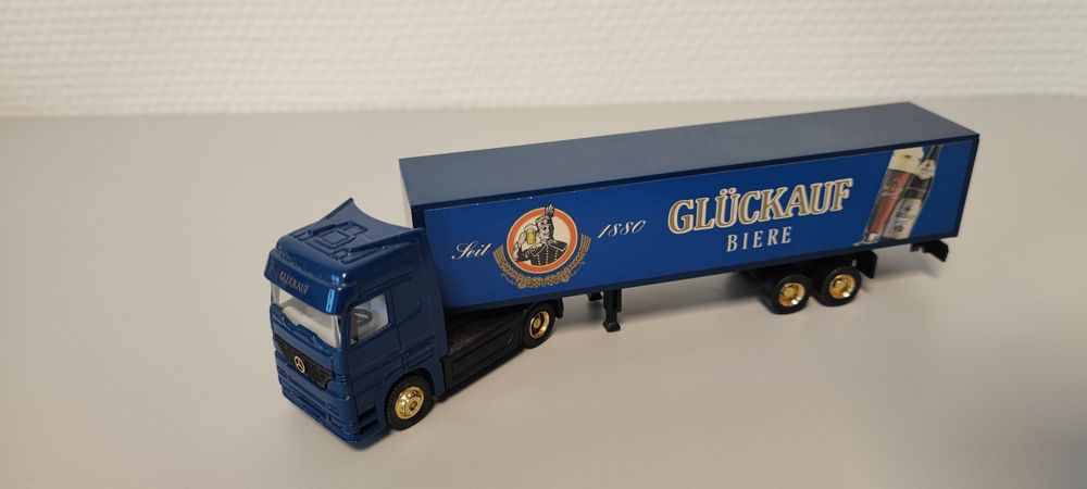 Колекція масштабних моделей авто вантажівок. Масштаб 1:87.