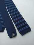 Krawat granatowy w paski knit