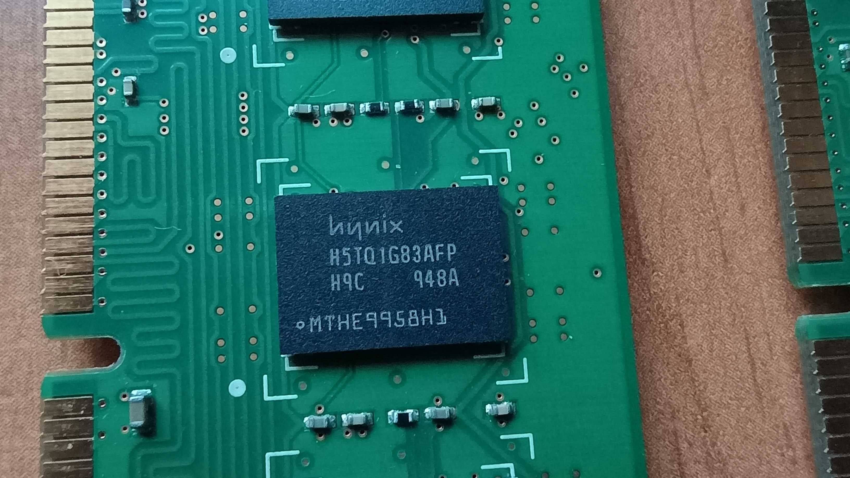 Оперативна пам'ять 2x2GB DDR3 1333MHz Hynix