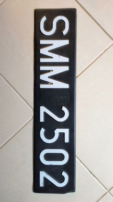 Tablica rejestracyjna czarna polska