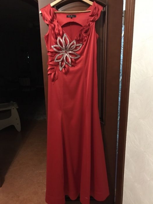 Продам платье нарядное