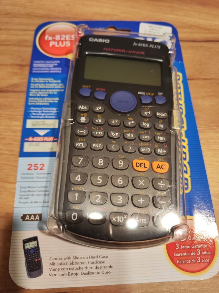 Nowy kalkulator Casio fx-82ES Plus