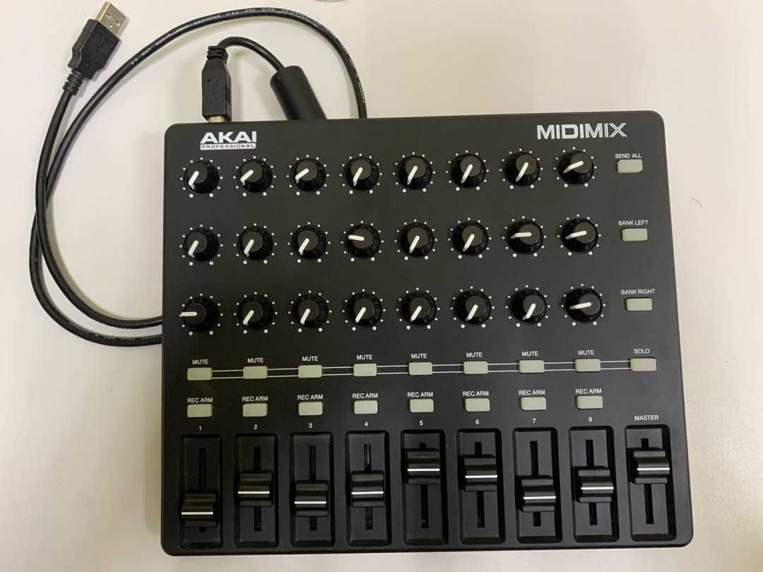 MIDI контролер AKAI MIDImix