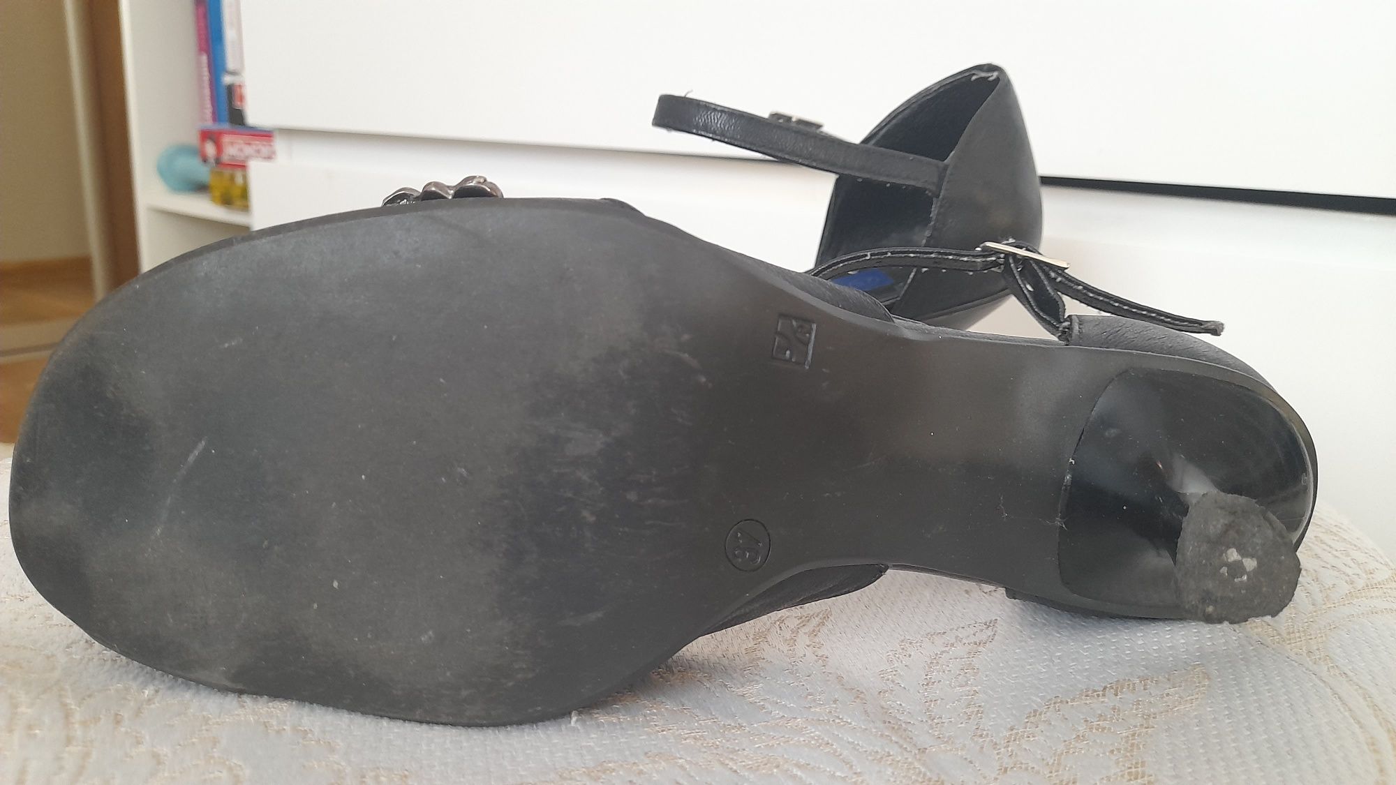 Szpilki czarne z klamerka, rozmiar 37