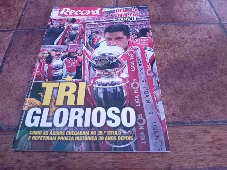 Revistas futebol, foot + Benfica ilustrado +Benfica campeão (record)