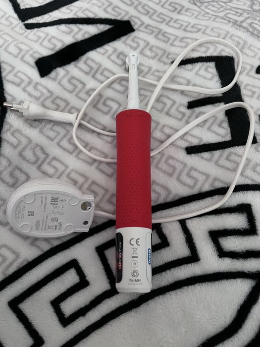 Электрическая зубная счетка oral b