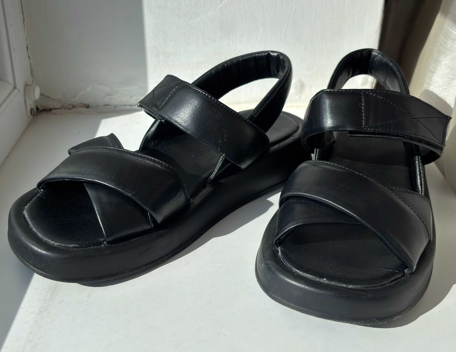 Босоніжки жіночі