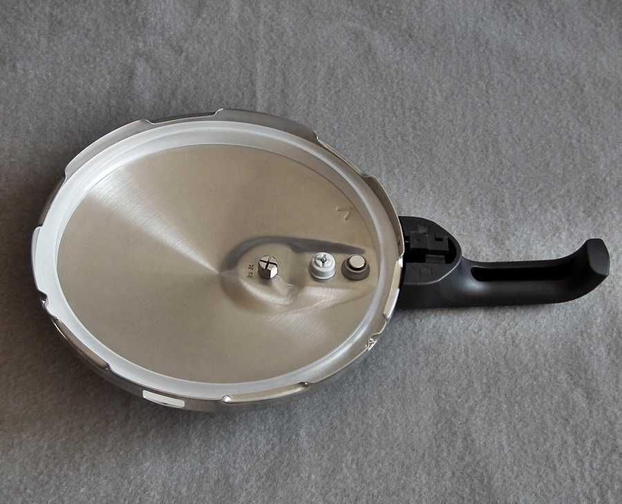 Francuski szybkowar TEFAL Sensor o pojemności 4,0ll, do indukcji