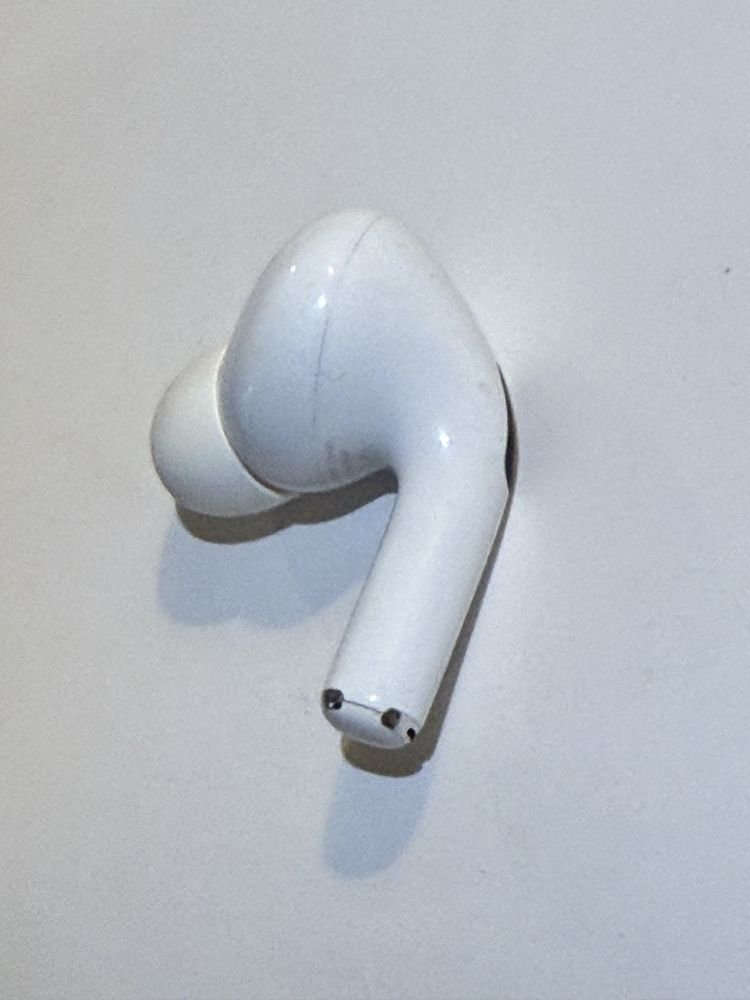 Продам один навушник без кейсу airpods pro 2 a2698