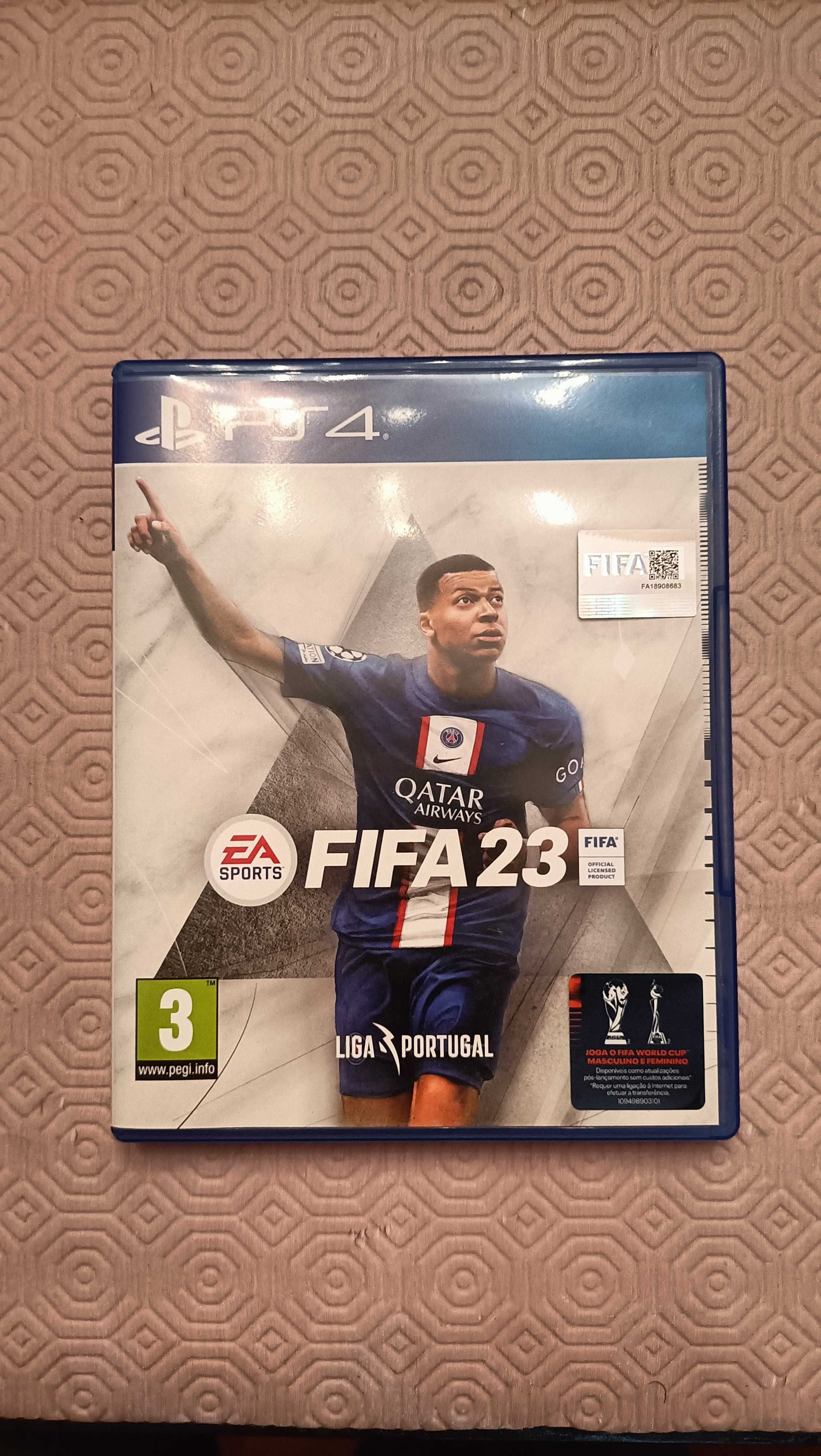 PS4 (1TB) c/ 2 comandos, carregador duplo, 3 jogos + fones de Oferta