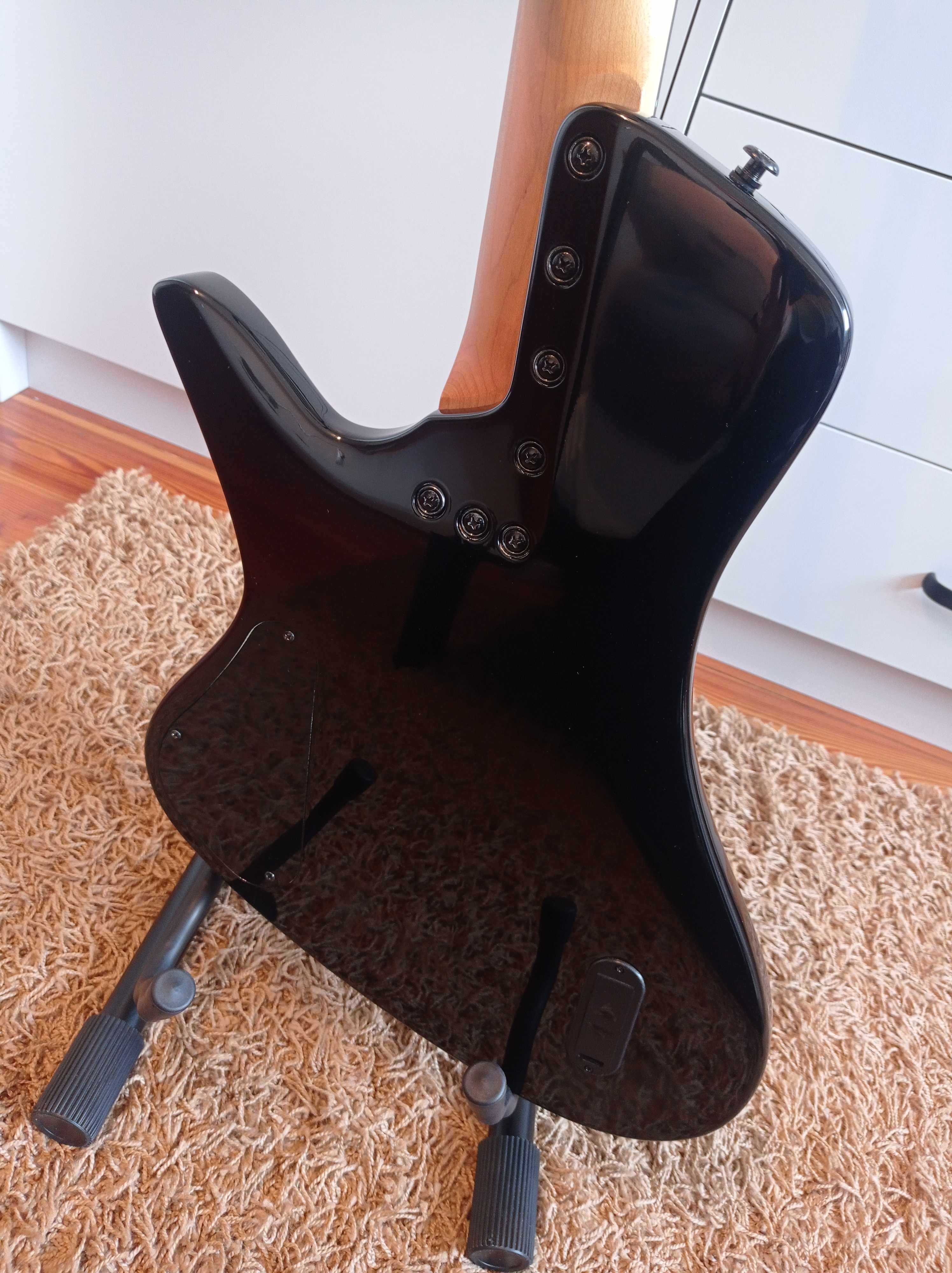 Gitara basowa G4M 972 z futerałem