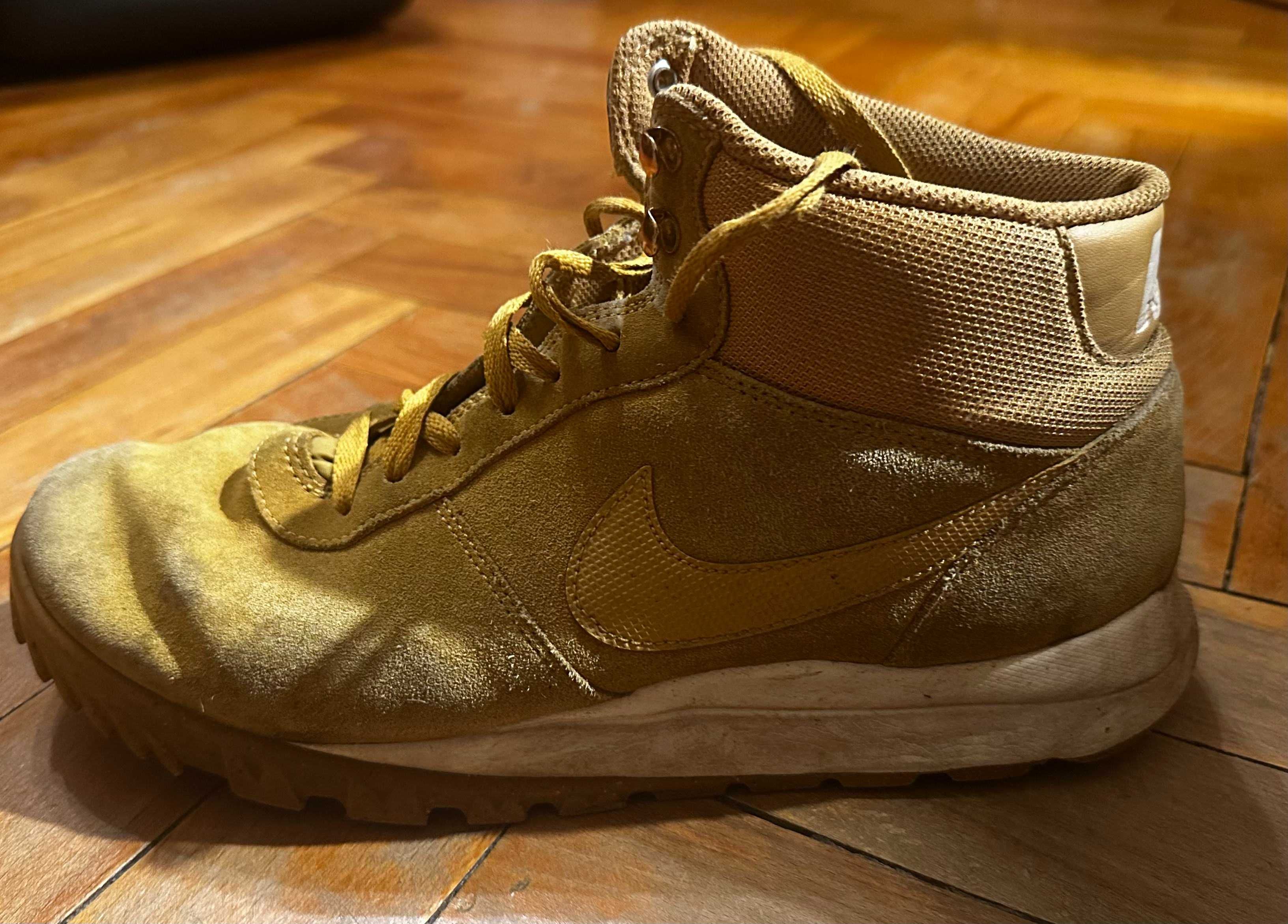 Buty zimowe Nike Hoodland Suede 44.5