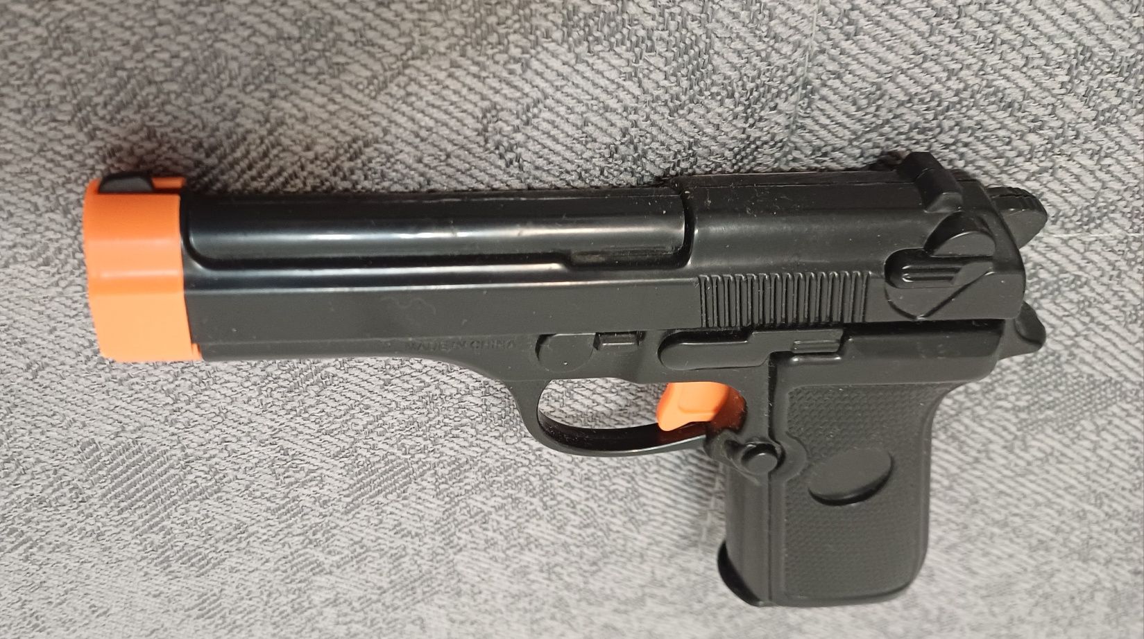 Pistolet zabawkowy czarny rewolwer strój przebranie policjant żołnierz