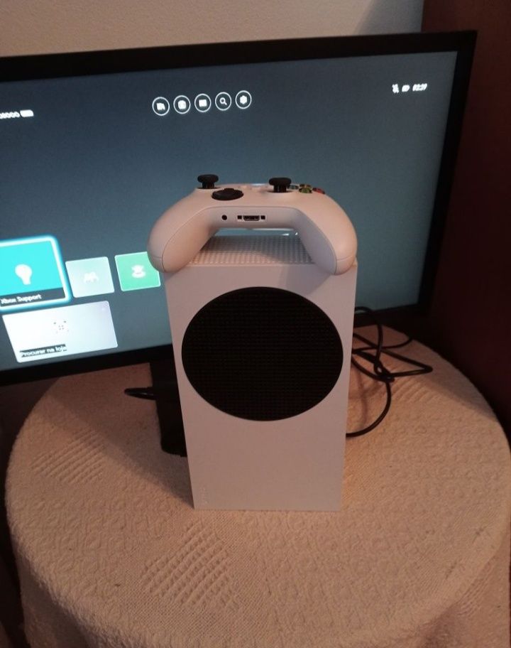 Xbox serie S , cadeira gaming e erca