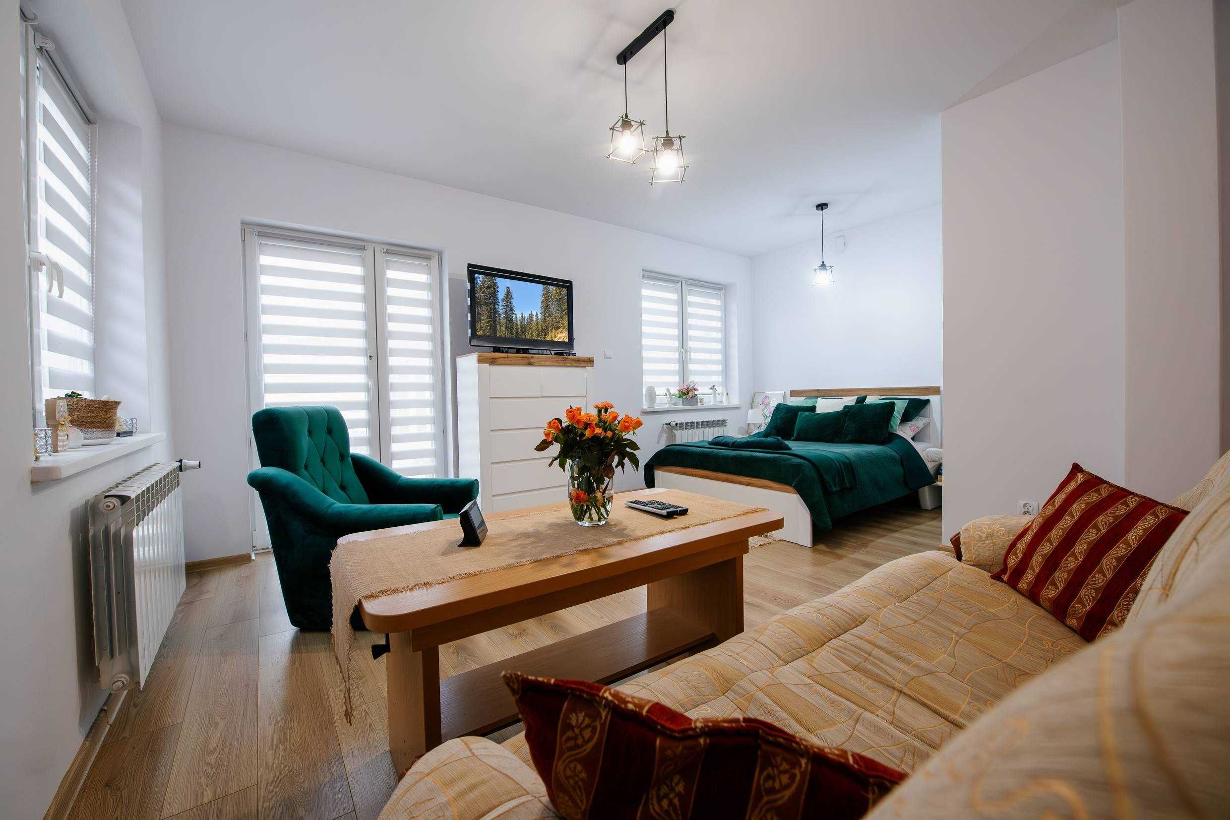 Apartament z ogródkiem. Spokojna okolica. Wynajem krótkie terminy.