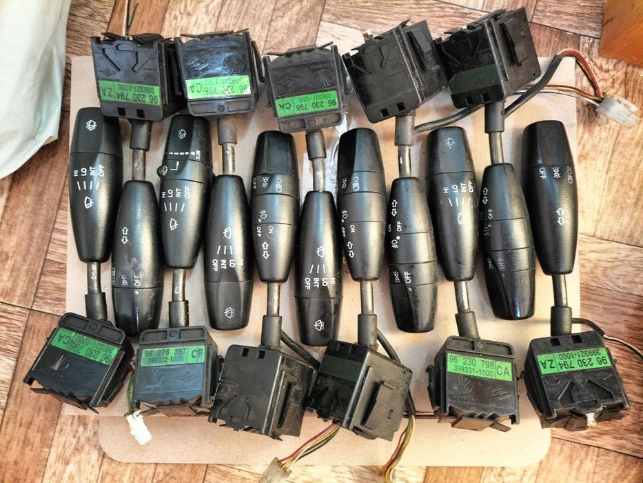 Переключатель света дворников лепестки подрулевые переключатели Ланос