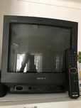 Televisor pequeno a trabalhar perfeitamente.