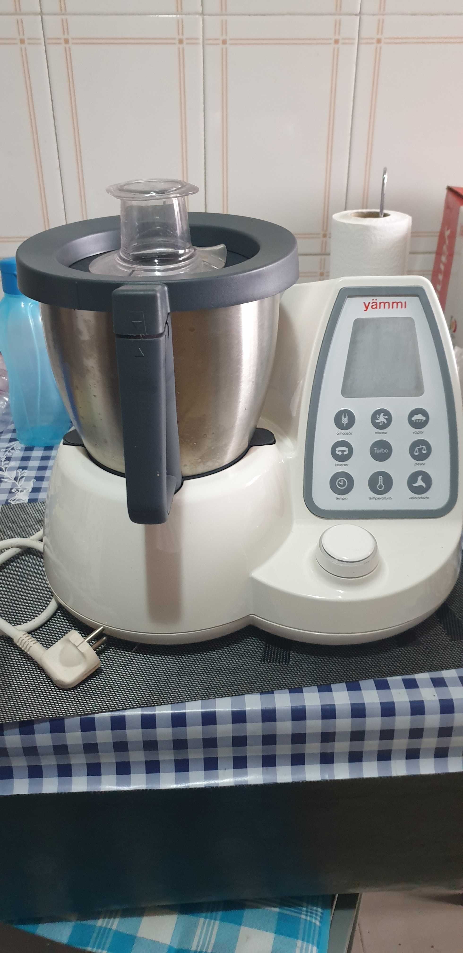 Robo de cozinha yammi 2