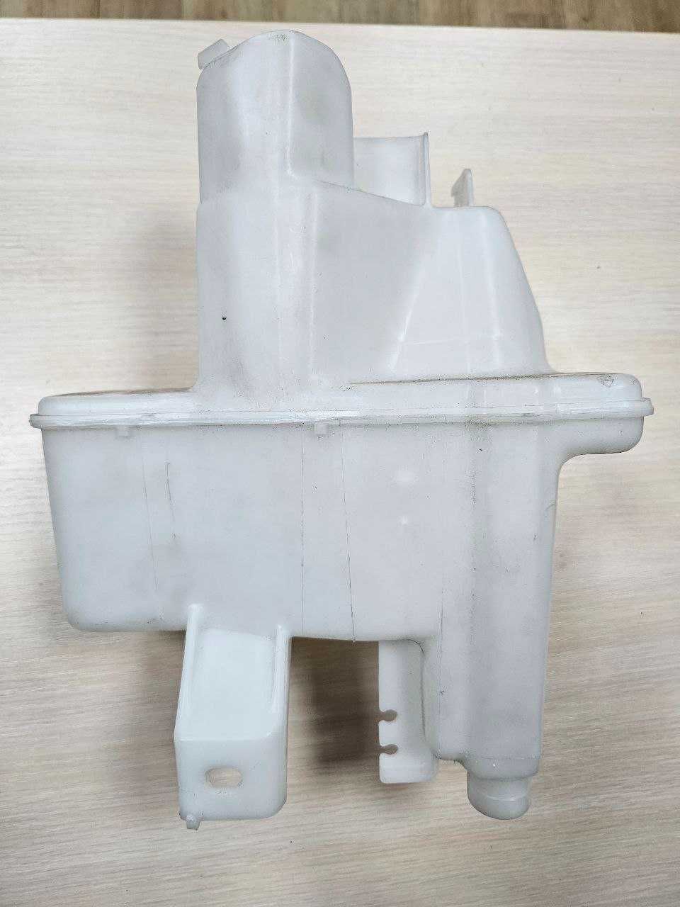 Бачок омивача Mazda KD4567480