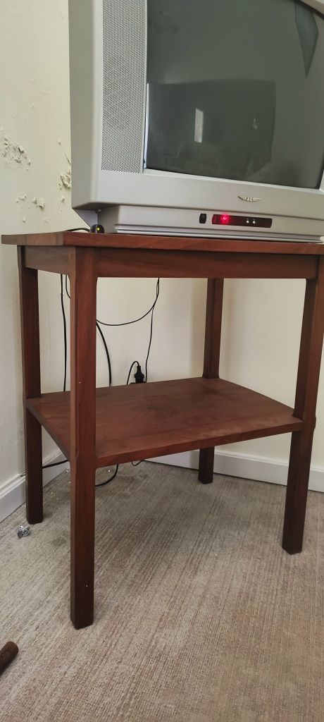 Mesa televisão em madeira de mogno