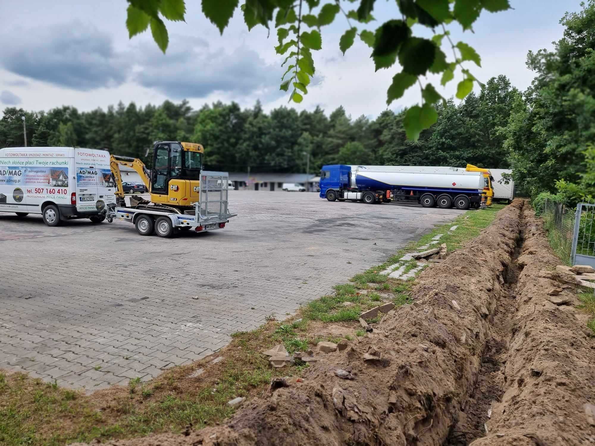 Minikoparka CAT 301.8 z wiertnicą i młotem – idealna do drobnych prac!