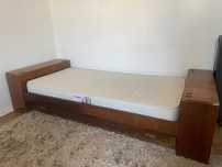 Cama individual em madeira com arrumação + Colchão ortopédico